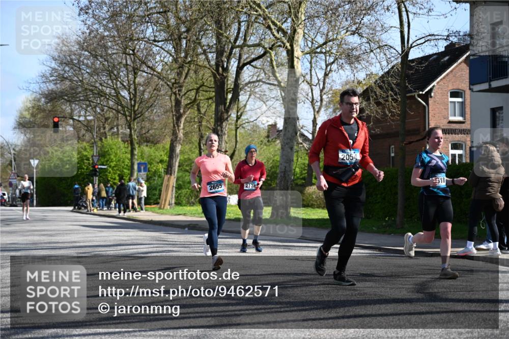 12.04.2026 - 45. Internationalen Wilhelmsburger Insellauf J. Mangold http://msf.ph/oto/9462571 12.04.2026 10:49:42 Ziel 3036, 2048, 3357, 2655, 5441, 3546, 2618, 2176, 2054, 3329, 3459, 4855, 4929, 4634, 3186, 3326, 3556, 3228, 5041, 5033, 4435, 2720, 3234, 3855 meine-sportfotos.de