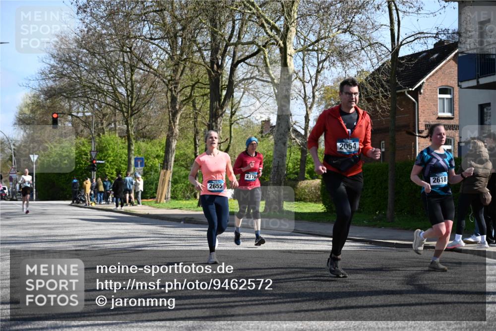 12.04.2026 - 45. Internationalen Wilhelmsburger Insellauf J. Mangold http://msf.ph/oto/9462572 12.04.2026 10:49:43 Ziel 3036, 2048, 3357, 2655, 5441, 3546, 2618, 2176, 2054, 3329, 3459, 4855, 4929, 4634, 4634, 3186, 3326, 3556, 3228, 5041, 5033, 4435, 2720, 3234, 3855 meine-sportfotos.de
