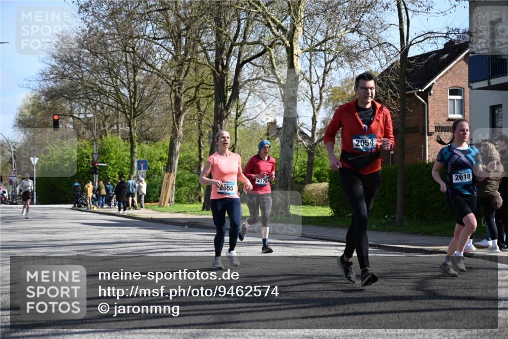 12.04.2026 - 45. Internationalen Wilhelmsburger Insellauf J. Mangold http://msf.ph/oto/9462574 12.04.2026 10:49:43 Ziel 3036, 2048, 3357, 2655, 5441, 3546, 2618, 2176, 2054, 3329, 3459, 4855, 4929, 4634, 4634, 3186, 3326, 3556, 3228, 5041, 5033, 4435, 2720, 3234, 3855 meine-sportfotos.de