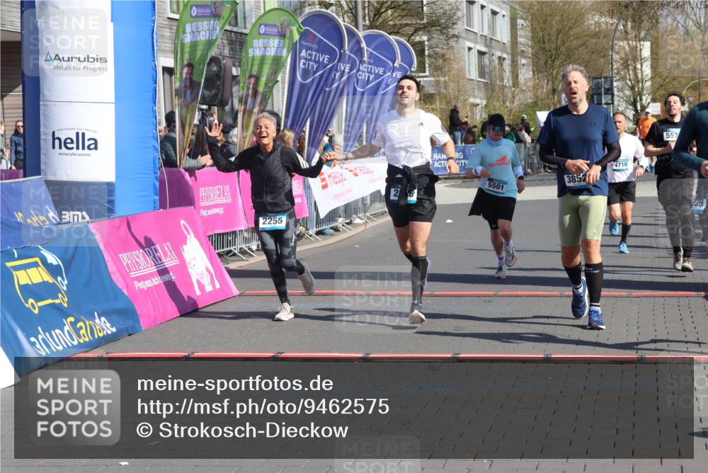 12.04.2026 - 45. Internationalen Wilhelmsburger Insellauf Strokosch-Dieckow http://msf.ph/oto/9462575 12.04.2026 10:52:44 Ziel 3852, 2239, 2256, 2255, 5501, 5574, 4710 meine-sportfotos.de