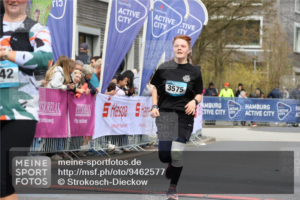 12.04.2026 - 45. Internationalen Wilhelmsburger Insellauf Strokosch-Dieckow http://msf.ph/oto/9462577 12.04.2026 13:17:30 Ziel 3886, 3097, 2942, 3575 meine-sportfotos.de