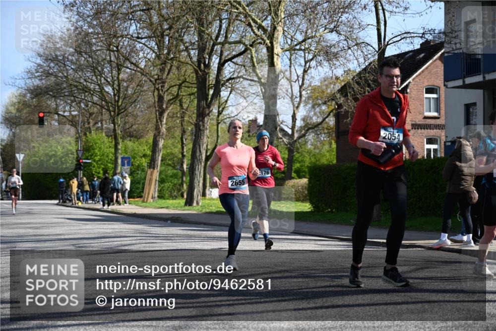 12.04.2026 - 45. Internationalen Wilhelmsburger Insellauf J. Mangold http://msf.ph/oto/9462581 12.04.2026 10:49:43 Ziel 3036, 2048, 3357, 2655, 5441, 3546, 2618, 2176, 2054, 3329, 3459, 4855, 4929, 4634, 4634, 3186, 3326, 3556, 3228, 5041, 5033, 4435, 2720, 3234, 3855 meine-sportfotos.de