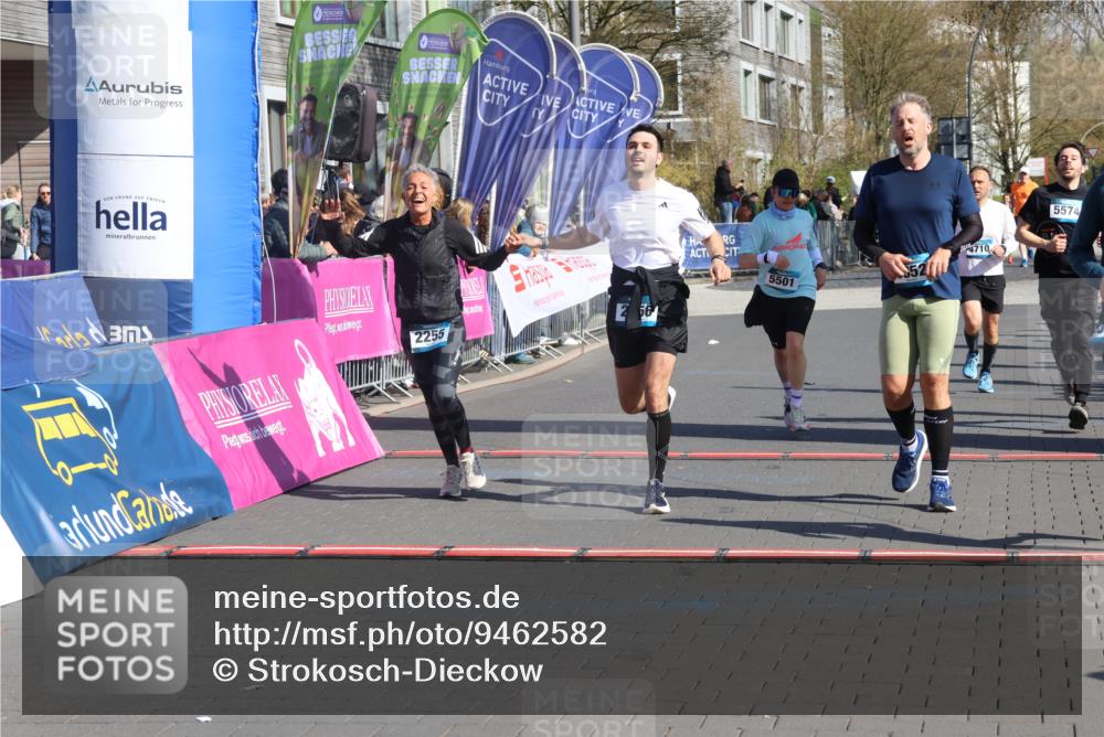 12.04.2026 - 45. Internationalen Wilhelmsburger Insellauf Strokosch-Dieckow http://msf.ph/oto/9462582 12.04.2026 10:52:44 Ziel 3852, 2239, 2256, 2255, 5501, 5574, 4710 meine-sportfotos.de