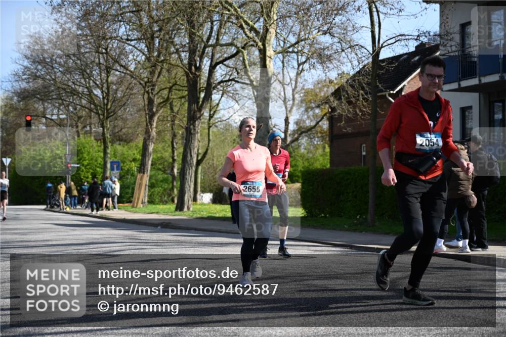 12.04.2026 - 45. Internationalen Wilhelmsburger Insellauf J. Mangold http://msf.ph/oto/9462587 12.04.2026 10:49:43 Ziel 3036, 2048, 3357, 2655, 5441, 3546, 2618, 2176, 2054, 3329, 3459, 4855, 4929, 4634, 4634, 3186, 3326, 3556, 3228, 5041, 5033, 4435, 2720, 3234, 3855 meine-sportfotos.de