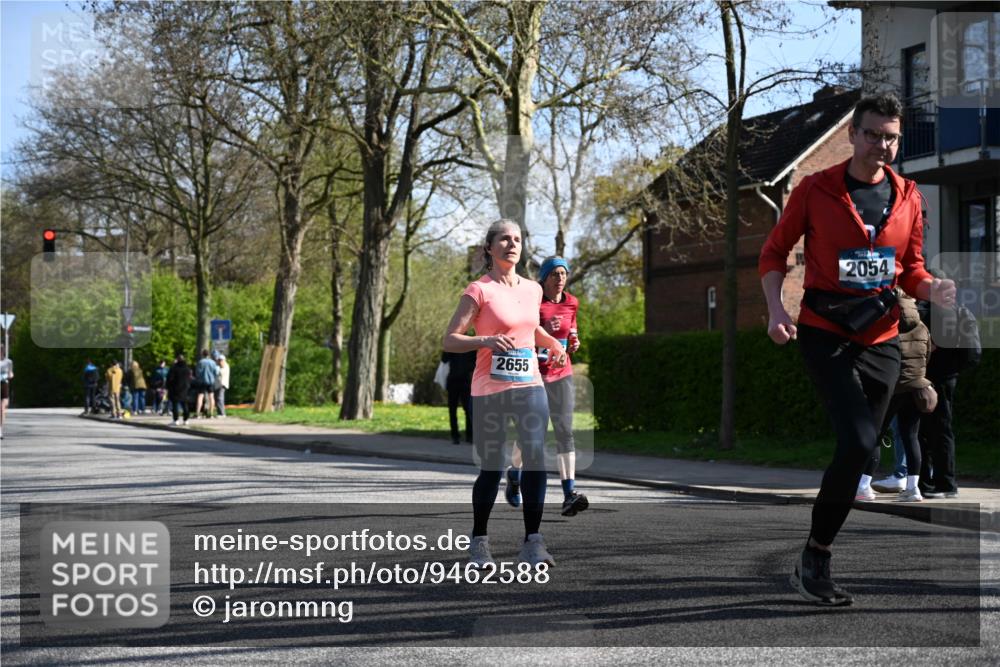 12.04.2026 - 45. Internationalen Wilhelmsburger Insellauf J. Mangold http://msf.ph/oto/9462588 12.04.2026 10:49:43 Ziel 3036, 2048, 3357, 2655, 5441, 3546, 2618, 2176, 2054, 3329, 3459, 4855, 4929, 4634, 4634, 3186, 3326, 3556, 3228, 5041, 5033, 4435, 2720, 3234, 3855 meine-sportfotos.de