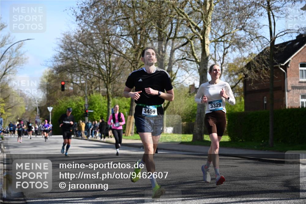 12.04.2026 - 45. Internationalen Wilhelmsburger Insellauf J. Mangold http://msf.ph/oto/9462607 12.04.2026 10:49:51 Ziel 2655, 5441, 3546, 2618, 2176, 2054, 3329, 3459, 4855, 4929, 4634, 3186, 3326, 3556, 3228, 5041, 5033, 4435, 2720, 3234, 3234, 3855, 2154, 3608 meine-sportfotos.de