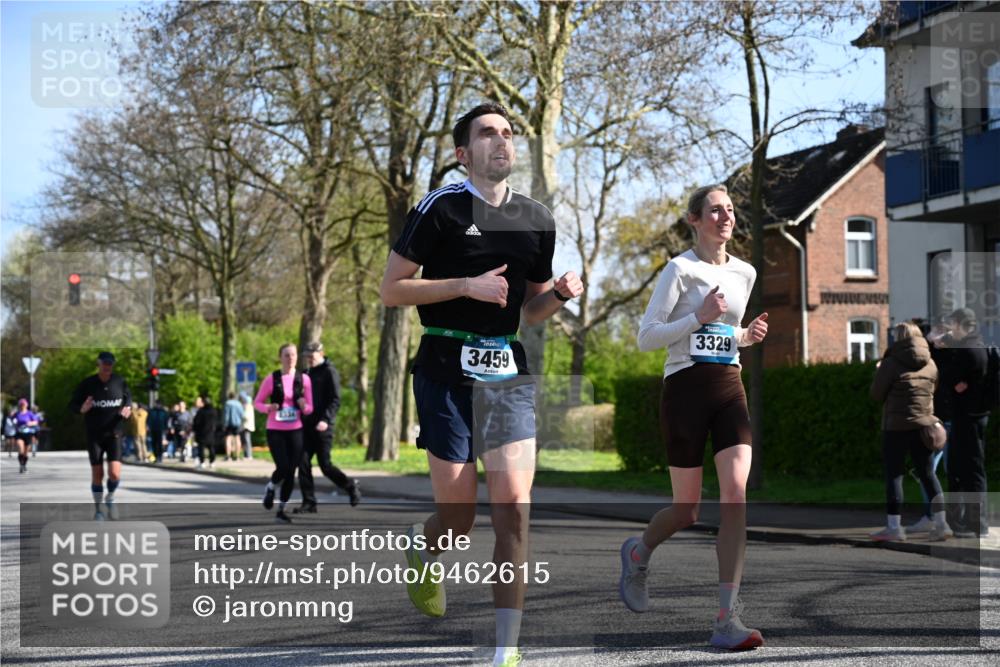 12.04.2026 - 45. Internationalen Wilhelmsburger Insellauf J. Mangold http://msf.ph/oto/9462615 12.04.2026 10:49:52 Ziel 2655, 5441, 3546, 2618, 2176, 2054, 3329, 3459, 4855, 4929, 4634, 3186, 3326, 3556, 3228, 5041, 5033, 4435, 2720, 3234, 3855, 2154, 3608 meine-sportfotos.de