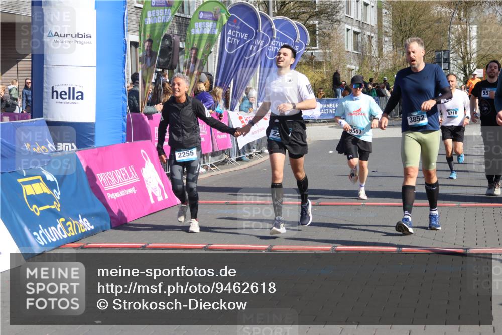 12.04.2026 - 45. Internationalen Wilhelmsburger Insellauf Strokosch-Dieckow http://msf.ph/oto/9462618 12.04.2026 10:52:45 Ziel 3852, 2239, 2256, 2255, 5501, 5574, 4710 meine-sportfotos.de