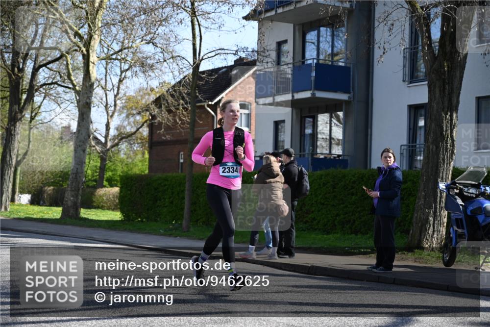 12.04.2026 - 45. Internationalen Wilhelmsburger Insellauf J. Mangold http://msf.ph/oto/9462625 12.04.2026 10:49:55 Ziel 2618, 2176, 2054, 3329, 3459, 4855, 4929, 4634, 4634, 3186, 3326, 3556, 3228, 5041, 5033, 4435, 2720, 3234, 3855, 2154, 3608 meine-sportfotos.de