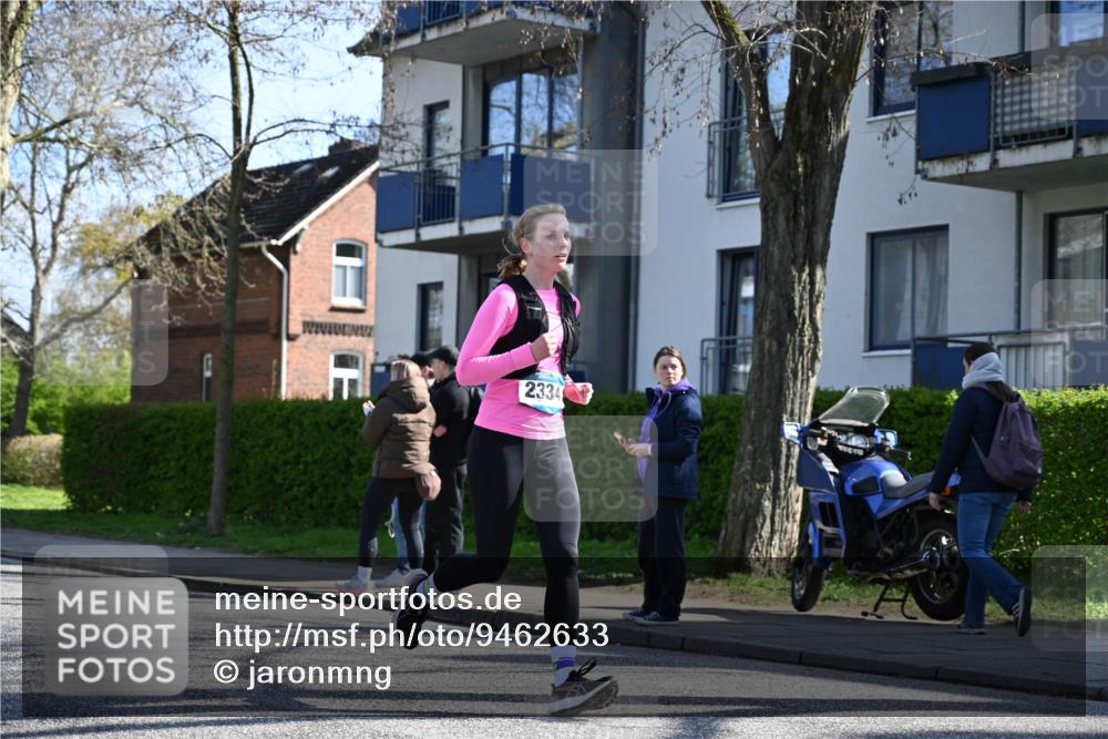 12.04.2026 - 45. Internationalen Wilhelmsburger Insellauf J. Mangold http://msf.ph/oto/9462633 12.04.2026 10:49:55 Ziel 2618, 2176, 2054, 3329, 3459, 4855, 4929, 4634, 4634, 3186, 3326, 3556, 3228, 5041, 5033, 4435, 2720, 3234, 3855, 2154, 3608 meine-sportfotos.de