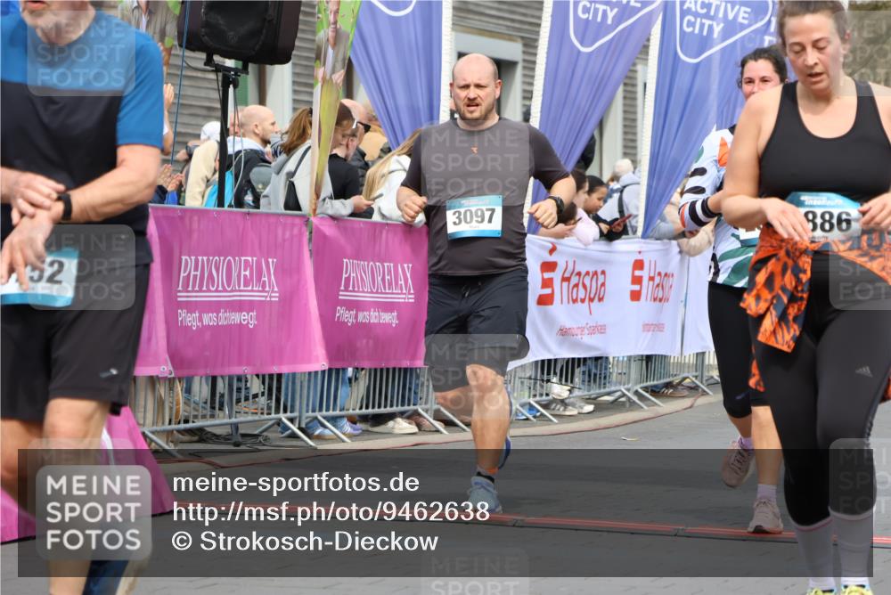 12.04.2026 - 45. Internationalen Wilhelmsburger Insellauf Strokosch-Dieckow http://msf.ph/oto/9462638 12.04.2026 13:17:27 Ziel 3040, 4752, 3886, 3097, 2942, 3575 meine-sportfotos.de
