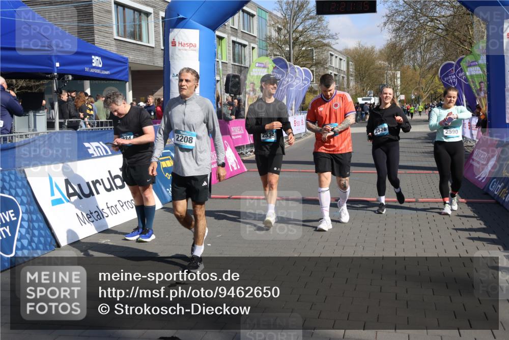 12.04.2026 - 45. Internationalen Wilhelmsburger Insellauf Strokosch-Dieckow http://msf.ph/oto/9462650 12.04.2026 11:11:13 Ziel 3913, 2208, 2539, 2513, 2590, 2576 meine-sportfotos.de