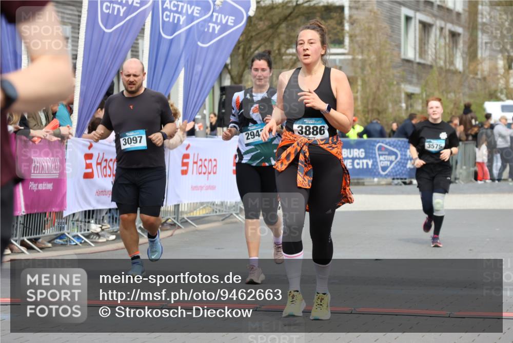12.04.2026 - 45. Internationalen Wilhelmsburger Insellauf Strokosch-Dieckow http://msf.ph/oto/9462663 12.04.2026 13:17:26 Ziel 5487, 3040, 4752, 3886, 3097, 2942, 3575 meine-sportfotos.de