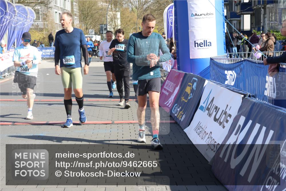 12.04.2026 - 45. Internationalen Wilhelmsburger Insellauf Strokosch-Dieckow http://msf.ph/oto/9462665 12.04.2026 10:52:46 Ziel 3852, 2239, 2256, 2255, 5501, 5574, 4710 meine-sportfotos.de