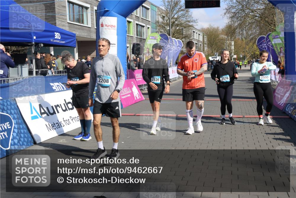 12.04.2026 - 45. Internationalen Wilhelmsburger Insellauf Strokosch-Dieckow http://msf.ph/oto/9462667 12.04.2026 11:11:13 Ziel 3913, 2208, 2539, 2513, 2590, 2576 meine-sportfotos.de