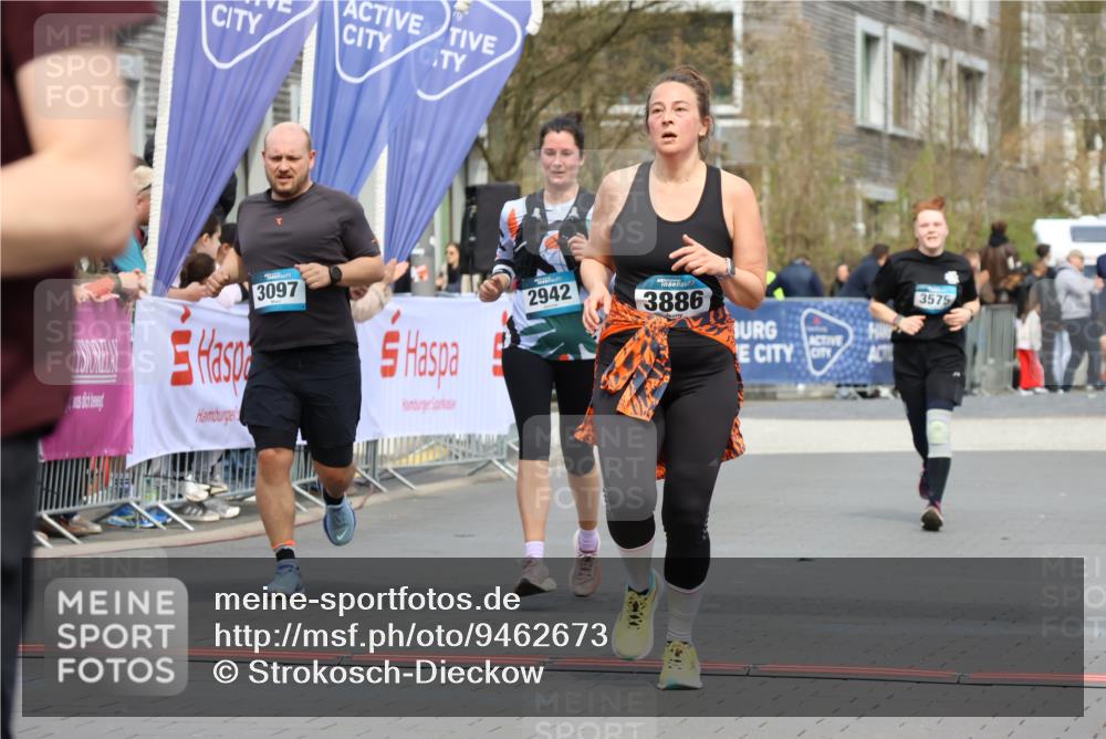 12.04.2026 - 45. Internationalen Wilhelmsburger Insellauf Strokosch-Dieckow http://msf.ph/oto/9462673 12.04.2026 13:17:26 Ziel 5487, 3040, 4752, 3886, 3097, 2942, 3575 meine-sportfotos.de