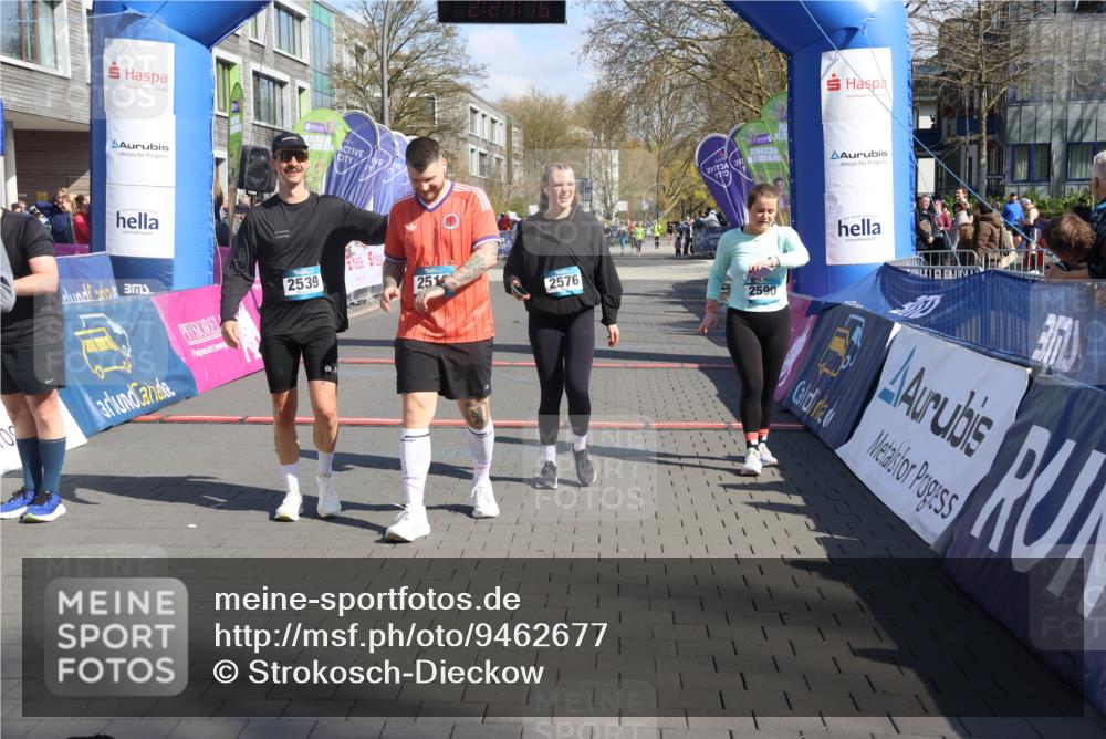 12.04.2026 - 45. Internationalen Wilhelmsburger Insellauf Strokosch-Dieckow http://msf.ph/oto/9462677 12.04.2026 11:11:14 Ziel 2539, 2513, 2590, 2576 meine-sportfotos.de