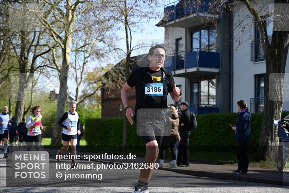 12.04.2026 - 45. Internationalen Wilhelmsburger Insellauf J. Mangold http://msf.ph/oto/9462680 12.04.2026 10:50:08 Ziel 4855, 4929, 4634, 3186, 3326, 3556, 3228, 5041, 5033, 4435, 2720, 3234, 3855, 2154, 3608, 4903, 2496, 2198, 2197 meine-sportfotos.de