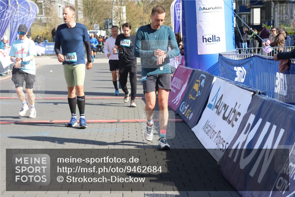 12.04.2026 - 45. Internationalen Wilhelmsburger Insellauf Strokosch-Dieckow http://msf.ph/oto/9462684 12.04.2026 10:52:46 Ziel 3852, 2239, 2256, 2255, 5501, 5574, 4710 meine-sportfotos.de