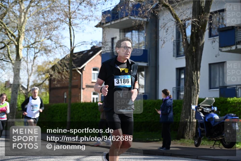 12.04.2026 - 45. Internationalen Wilhelmsburger Insellauf J. Mangold http://msf.ph/oto/9462685 12.04.2026 10:50:09 Ziel 4855, 4929, 4634, 3186, 3326, 3556, 3228, 5041, 5033, 4435, 2720, 3234, 3855, 2154, 3608, 4903, 4903, 2496, 2198, 2197 meine-sportfotos.de