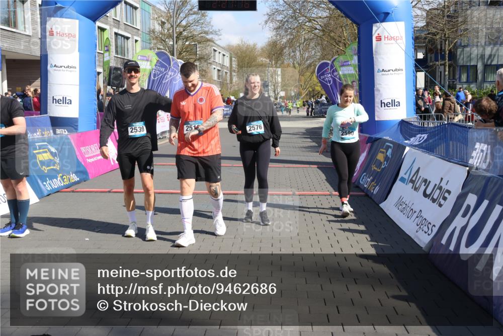 12.04.2026 - 45. Internationalen Wilhelmsburger Insellauf Strokosch-Dieckow http://msf.ph/oto/9462686 12.04.2026 11:11:14 Ziel 2539, 2513, 2590, 2576 meine-sportfotos.de
