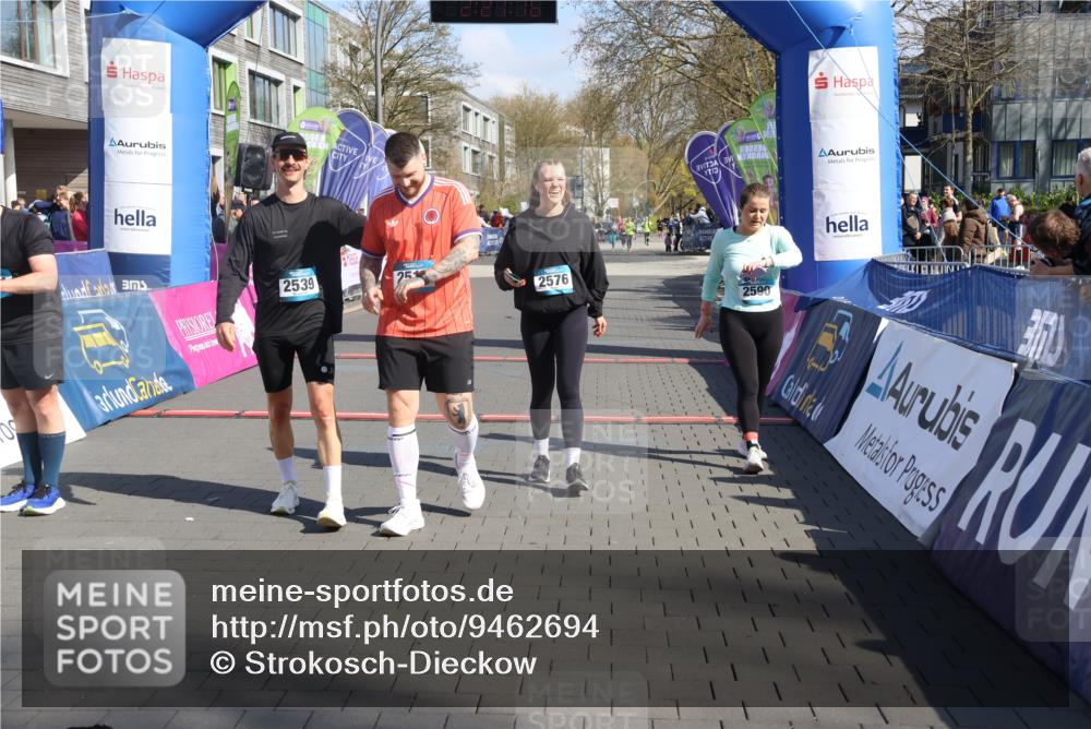 12.04.2026 - 45. Internationalen Wilhelmsburger Insellauf Strokosch-Dieckow http://msf.ph/oto/9462694 12.04.2026 11:11:14 Ziel 2539, 2513, 2590, 2576 meine-sportfotos.de