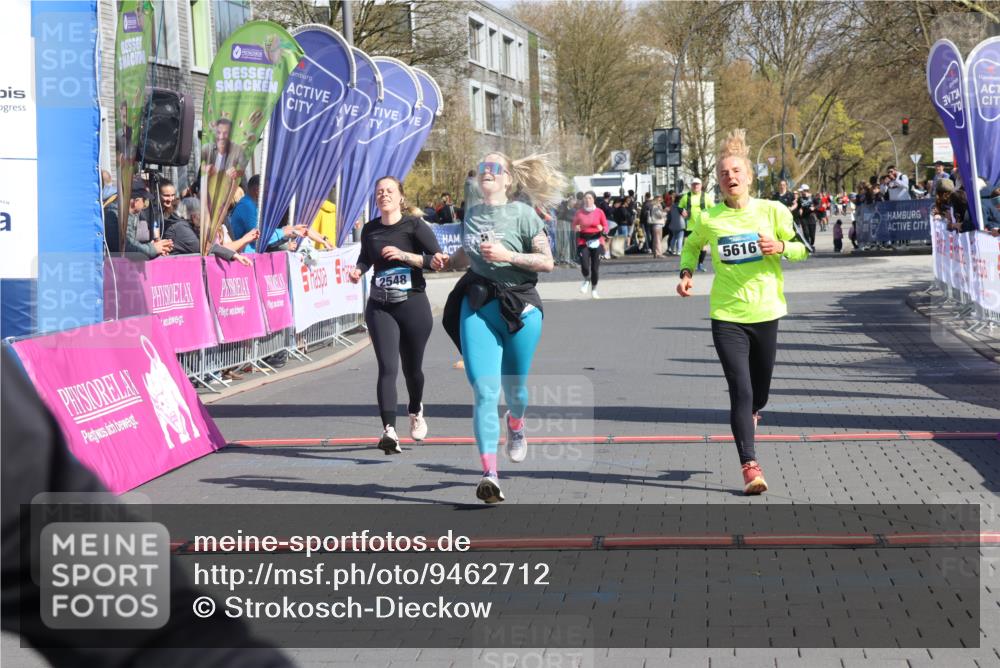 12.04.2026 - 45. Internationalen Wilhelmsburger Insellauf Strokosch-Dieckow http://msf.ph/oto/9462712 12.04.2026 11:11:30 Ziel 2320, 5616, 2548 meine-sportfotos.de