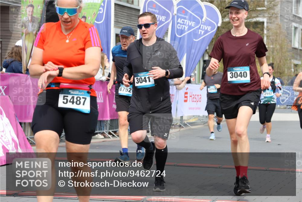 12.04.2026 - 45. Internationalen Wilhelmsburger Insellauf Strokosch-Dieckow http://msf.ph/oto/9462724 12.04.2026 13:17:24 Ziel 5487, 3040, 4752, 3886, 3097, 2942 meine-sportfotos.de