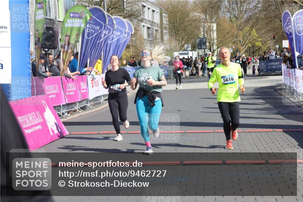 12.04.2026 - 45. Internationalen Wilhelmsburger Insellauf Strokosch-Dieckow http://msf.ph/oto/9462727 12.04.2026 11:11:30 Ziel 2320, 5616, 2548 meine-sportfotos.de
