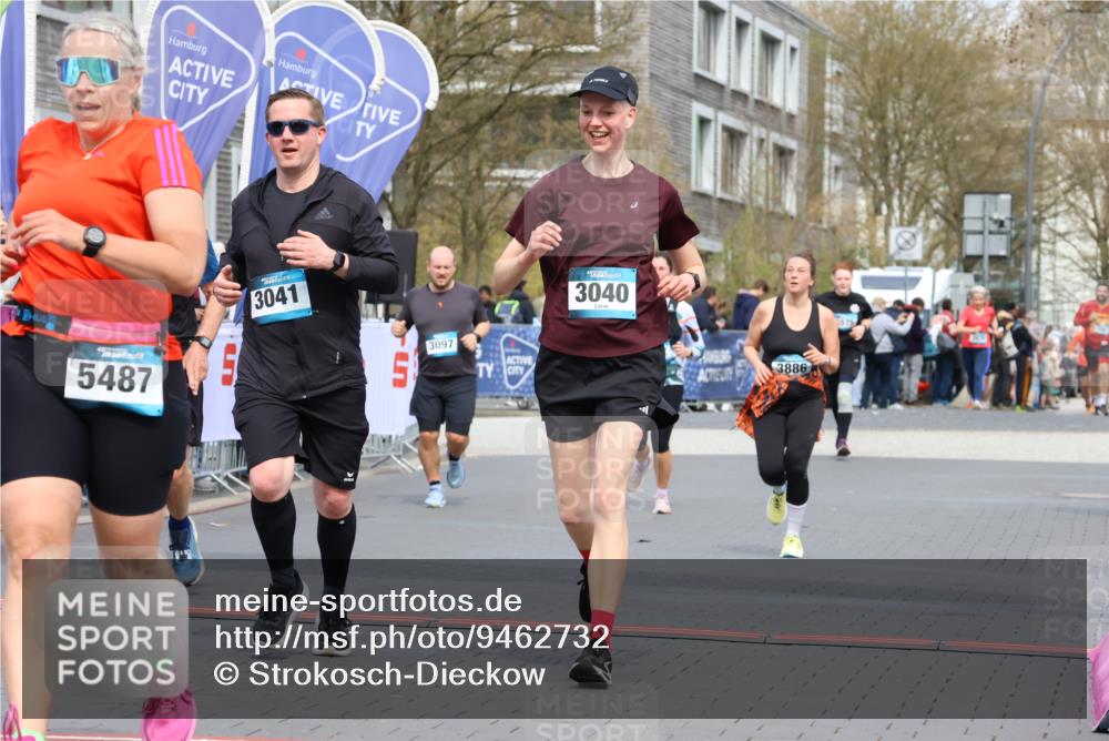 12.04.2026 - 45. Internationalen Wilhelmsburger Insellauf Strokosch-Dieckow http://msf.ph/oto/9462732 12.04.2026 13:17:24 Ziel 5487, 3040, 4752, 3886, 3097, 2942 meine-sportfotos.de