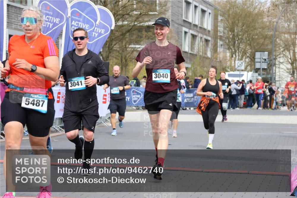 12.04.2026 - 45. Internationalen Wilhelmsburger Insellauf Strokosch-Dieckow http://msf.ph/oto/9462740 12.04.2026 13:17:24 Ziel 5487, 3040, 4752, 3886, 3097, 2942 meine-sportfotos.de