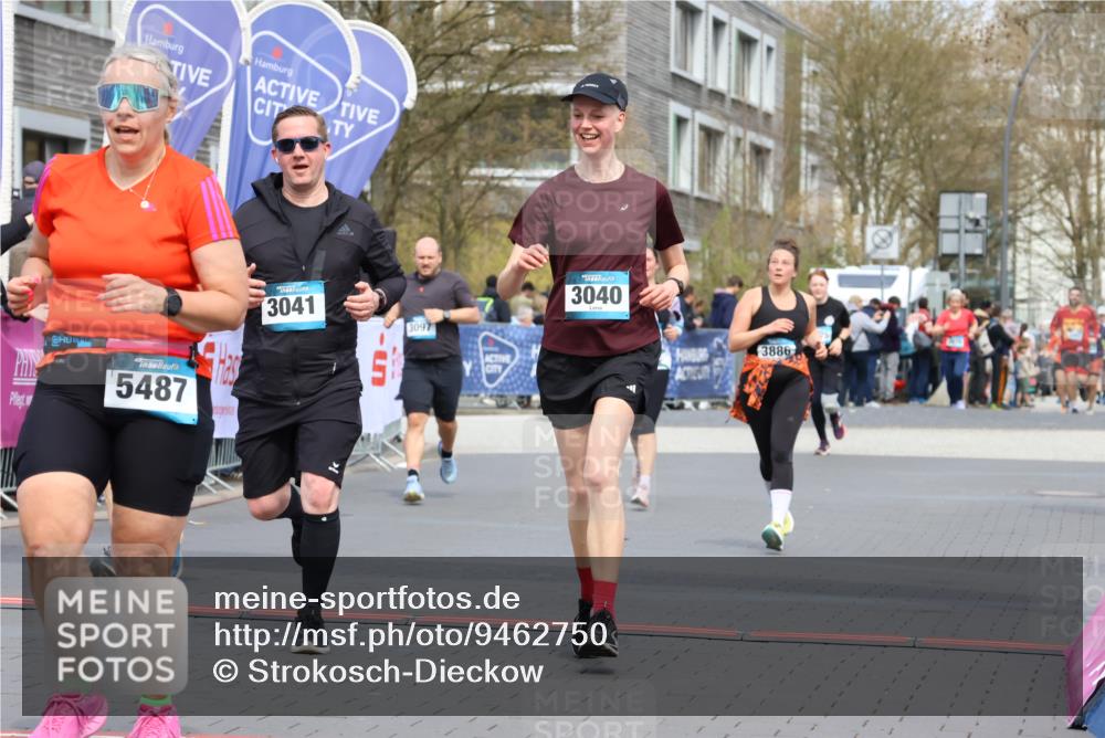 12.04.2026 - 45. Internationalen Wilhelmsburger Insellauf Strokosch-Dieckow http://msf.ph/oto/9462750 12.04.2026 13:17:24 Ziel 5487, 3040, 4752, 3886, 3097, 2942 meine-sportfotos.de