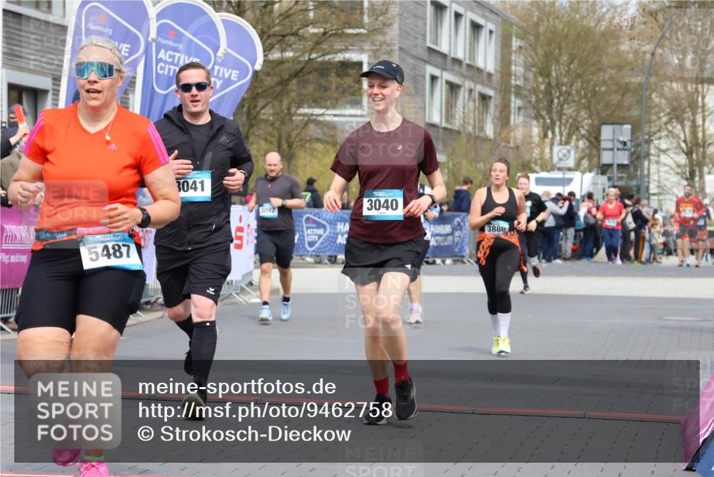 12.04.2026 - 45. Internationalen Wilhelmsburger Insellauf Strokosch-Dieckow http://msf.ph/oto/9462758 12.04.2026 13:17:23 Ziel 5487, 3040, 4752, 3886 meine-sportfotos.de