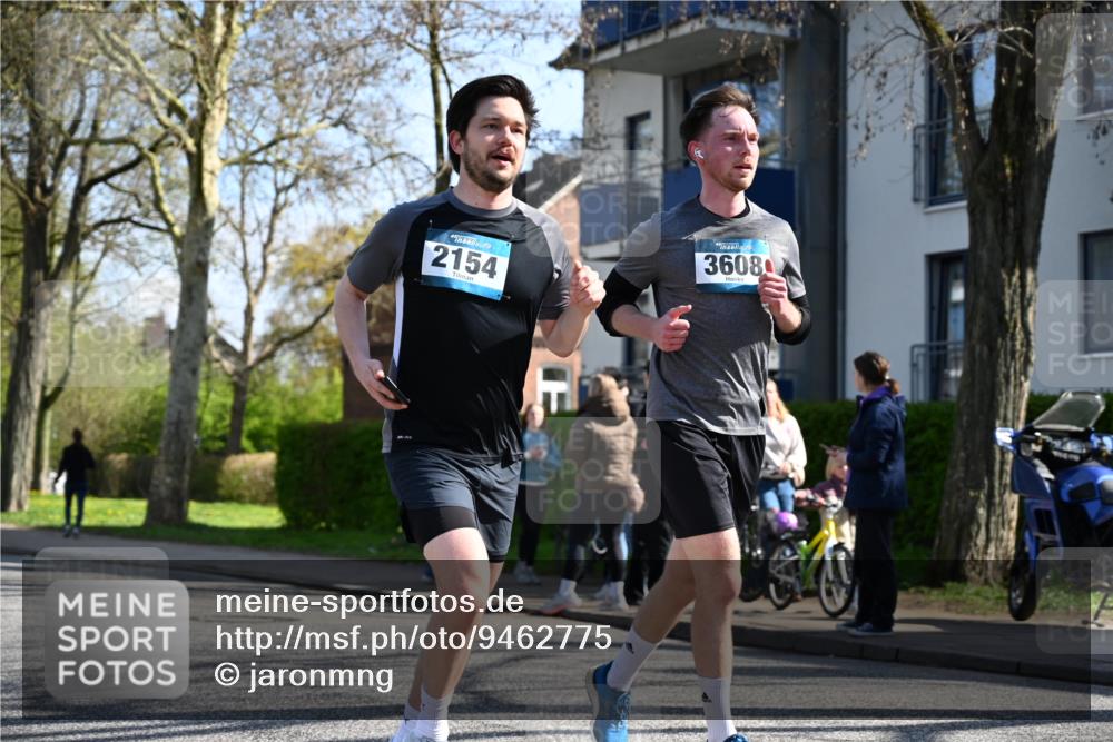 12.04.2026 - 45. Internationalen Wilhelmsburger Insellauf J. Mangold http://msf.ph/oto/9462775 12.04.2026 10:50:25 Ziel 5033, 4435, 2720, 3234, 3855, 2154, 3608, 4903, 2496, 2198, 2197, 3039, 3550, 4659, 2935, 5823 meine-sportfotos.de