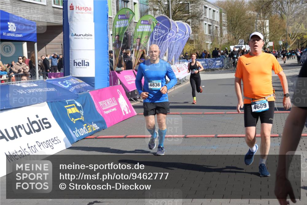 12.04.2026 - 45. Internationalen Wilhelmsburger Insellauf Strokosch-Dieckow http://msf.ph/oto/9462777 12.04.2026 10:52:56 Ziel 4689, 4836, 3291 meine-sportfotos.de