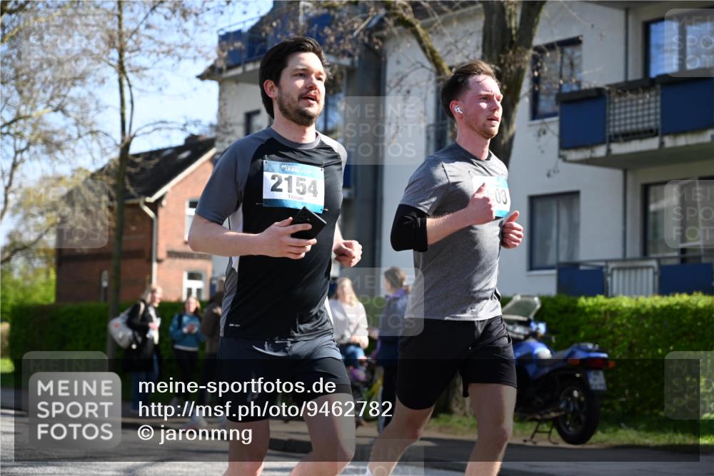 12.04.2026 - 45. Internationalen Wilhelmsburger Insellauf J. Mangold http://msf.ph/oto/9462782 12.04.2026 10:50:26 Ziel 4435, 2720, 3234, 3855, 2154, 3608, 4903, 2496, 2198, 2197, 3039, 3550, 4659, 2935, 5823 meine-sportfotos.de