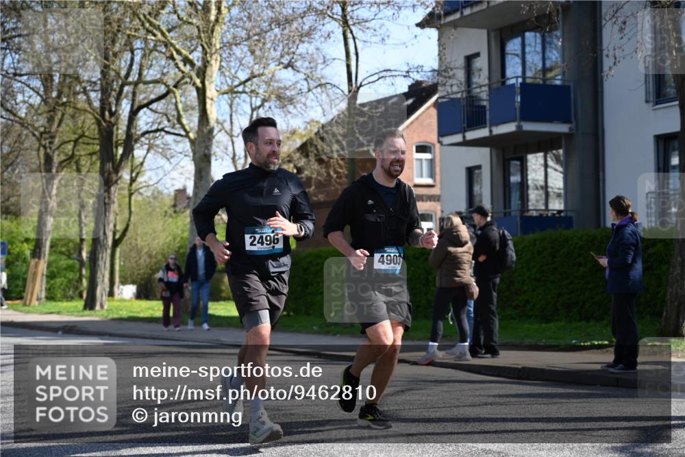 12.04.2026 - 45. Internationalen Wilhelmsburger Insellauf J. Mangold http://msf.ph/oto/9462810 12.04.2026 10:50:39 Ziel 4903, 2496, 2198, 2197, 3039, 3550, 4659, 2935, 5823, 2762, 2762, 5618, 4756, 2506, 3996, 5608, 2598 meine-sportfotos.de