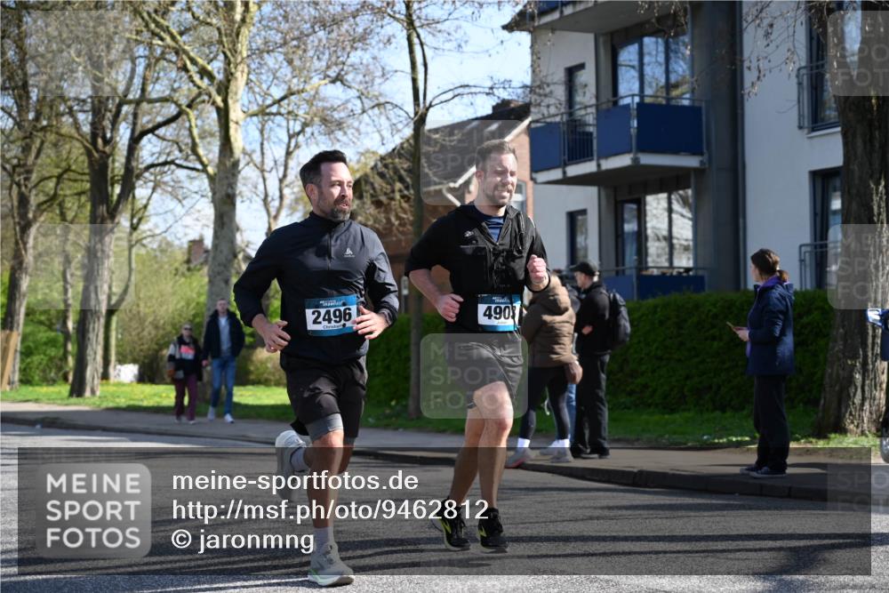 12.04.2026 - 45. Internationalen Wilhelmsburger Insellauf J. Mangold http://msf.ph/oto/9462812 12.04.2026 10:50:39 Ziel 4903, 2496, 2198, 2197, 3039, 3550, 4659, 2935, 5823, 2762, 2762, 5618, 4756, 2506, 3996, 5608, 2598 meine-sportfotos.de
