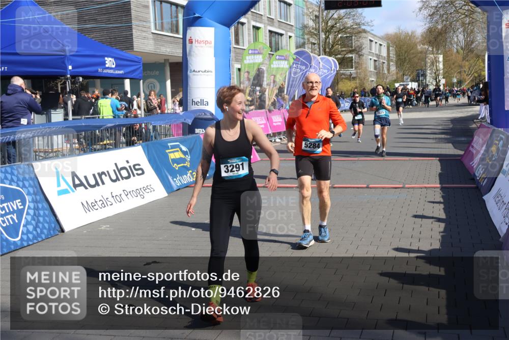 12.04.2026 - 45. Internationalen Wilhelmsburger Insellauf Strokosch-Dieckow http://msf.ph/oto/9462826 12.04.2026 10:53:03 Ziel 5284, 3577, 2625, 4008, 3237 meine-sportfotos.de