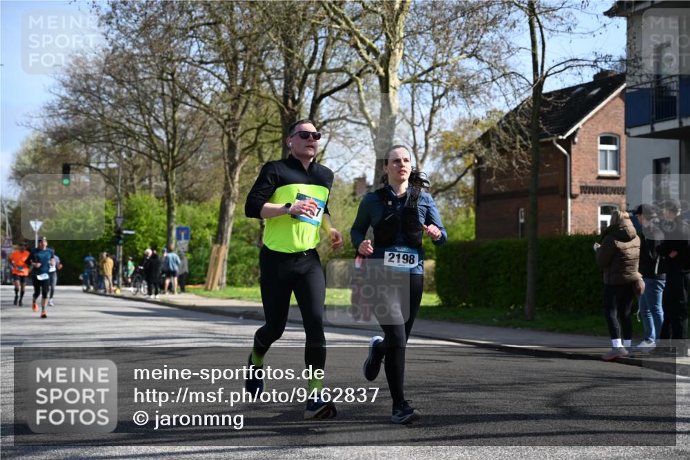 12.04.2026 - 45. Internationalen Wilhelmsburger Insellauf J. Mangold http://msf.ph/oto/9462837 12.04.2026 10:50:44 Ziel 4903, 2496, 2198, 2197, 3039, 3550, 4659, 2935, 5823, 2762, 5618, 4756, 2506, 3996, 5608, 2598, 3049, 4263 meine-sportfotos.de