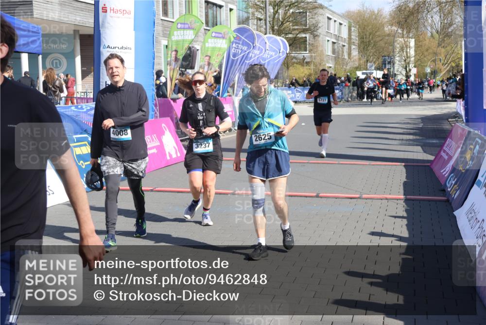 12.04.2026 - 45. Internationalen Wilhelmsburger Insellauf Strokosch-Dieckow http://msf.ph/oto/9462848 12.04.2026 10:53:07 Ziel 3577, 2625, 4008, 3237, 5727 meine-sportfotos.de