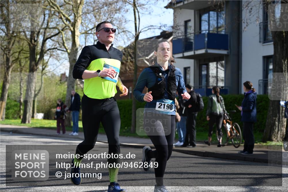 12.04.2026 - 45. Internationalen Wilhelmsburger Insellauf J. Mangold http://msf.ph/oto/9462849 12.04.2026 10:50:45 Ziel 4903, 2496, 2198, 2197, 3039, 3550, 4659, 3550, 4659, 2935, 5823, 2762, 5618, 4756, 2506, 3996, 5608, 2598, 3049, 4263, 5769 meine-sportfotos.de