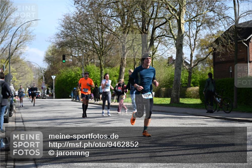 12.04.2026 - 45. Internationalen Wilhelmsburger Insellauf J. Mangold http://msf.ph/oto/9462852 12.04.2026 10:50:50 Ziel 2198, 2197, 3039, 3550, 4659, 2935, 5823, 2762, 5618, 4756, 2506, 3996, 5608, 5608, 2598, 3049, 4263, 5769, 3572 meine-sportfotos.de