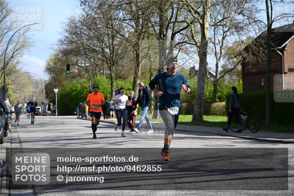 12.04.2026 - 45. Internationalen Wilhelmsburger Insellauf J. Mangold http://msf.ph/oto/9462855 12.04.2026 10:50:50 Ziel 2198, 2197, 3039, 3550, 4659, 2935, 5823, 2762, 5618, 4756, 2506, 3996, 5608, 5608, 2598, 3049, 4263, 5769, 3572 meine-sportfotos.de
