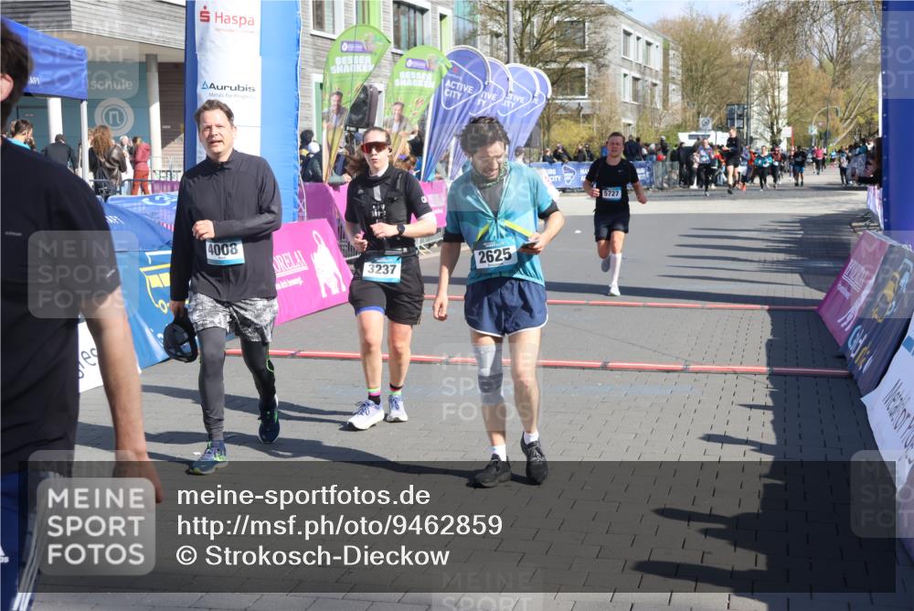 12.04.2026 - 45. Internationalen Wilhelmsburger Insellauf Strokosch-Dieckow http://msf.ph/oto/9462859 12.04.2026 10:53:07 Ziel 3577, 2625, 4008, 3237, 5727 meine-sportfotos.de