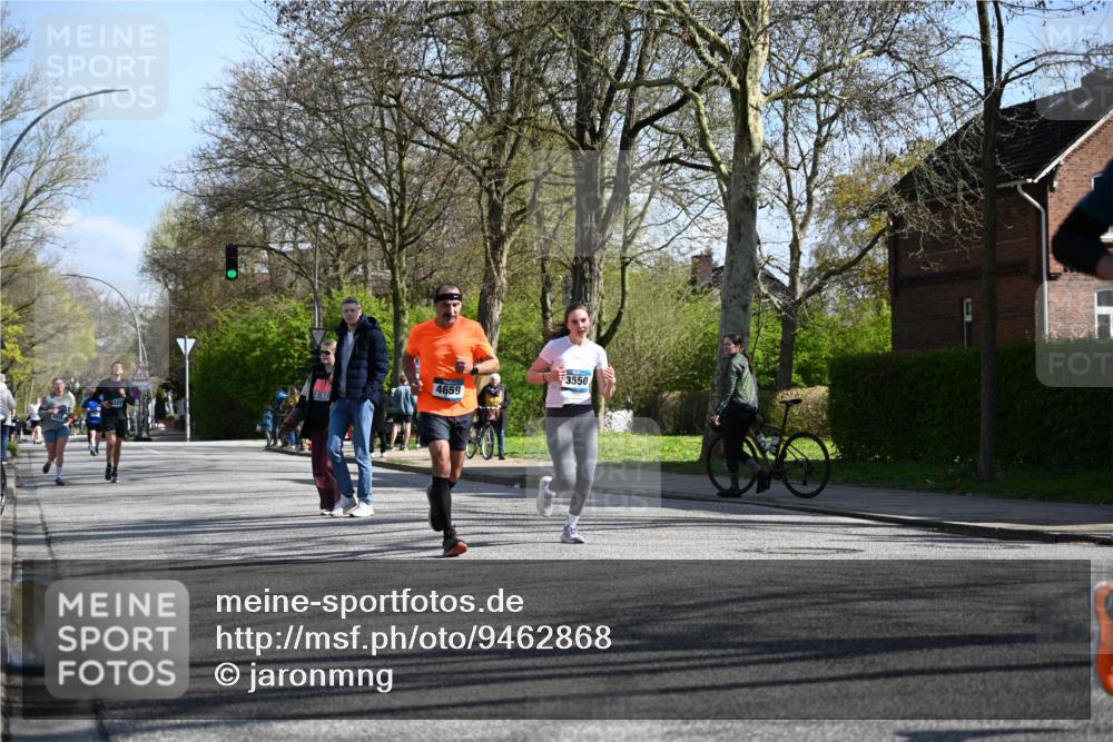 12.04.2026 - 45. Internationalen Wilhelmsburger Insellauf J. Mangold http://msf.ph/oto/9462868 12.04.2026 10:50:52 Ziel 2198, 2197, 3039, 3550, 4659, 2935, 5823, 2762, 5618, 4756, 2506, 3996, 5608, 2598, 3049, 4263, 5769, 3572 meine-sportfotos.de