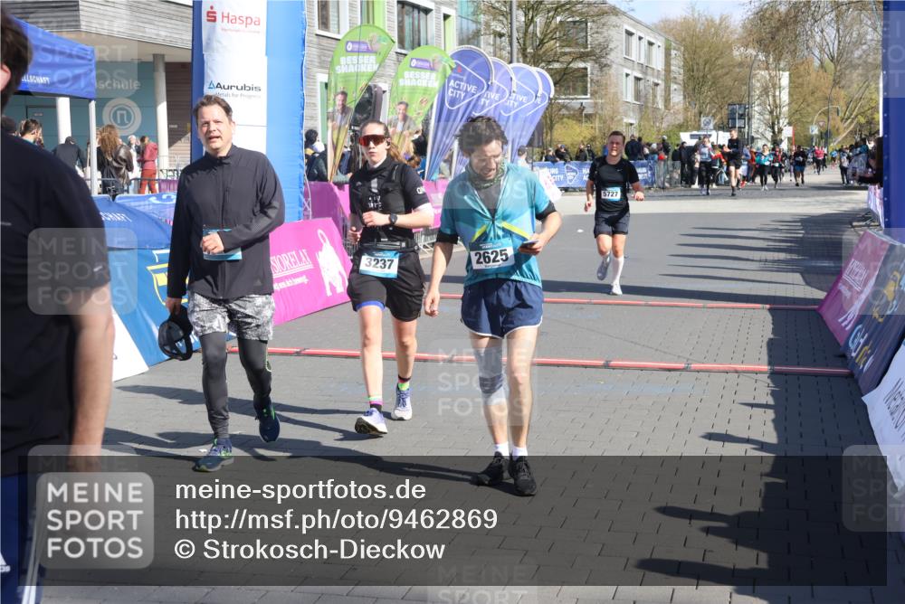 12.04.2026 - 45. Internationalen Wilhelmsburger Insellauf Strokosch-Dieckow http://msf.ph/oto/9462869 12.04.2026 10:53:07 Ziel 3577, 2625, 4008, 3237, 5727 meine-sportfotos.de