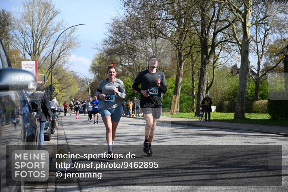 12.04.2026 - 45. Internationalen Wilhelmsburger Insellauf J. Mangold http://msf.ph/oto/9462895 12.04.2026 10:50:59 Ziel 3039, 3550, 4659, 2935, 5823, 2762, 5618, 4756, 2506, 4756, 2506, 3996, 5608, 2598, 3049, 4263, 5769, 3572, 4503 meine-sportfotos.de