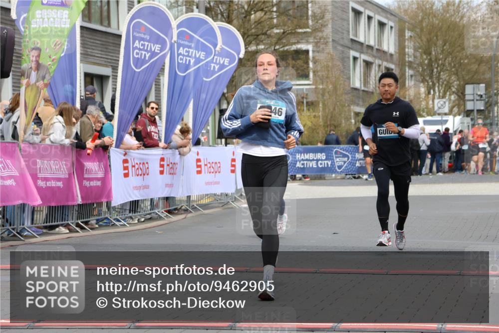 12.04.2026 - 45. Internationalen Wilhelmsburger Insellauf Strokosch-Dieckow http://msf.ph/oto/9462905 12.04.2026 13:17:11 Ziel 3704, 3846, 2316 meine-sportfotos.de