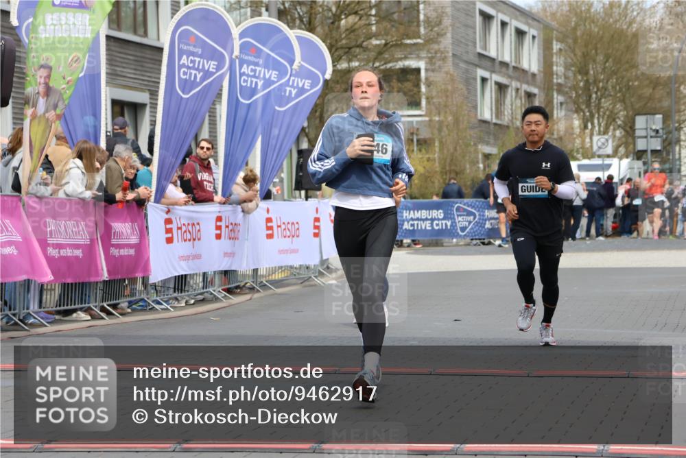 12.04.2026 - 45. Internationalen Wilhelmsburger Insellauf Strokosch-Dieckow http://msf.ph/oto/9462917 12.04.2026 13:17:11 Ziel 3704, 3846, 2316 meine-sportfotos.de